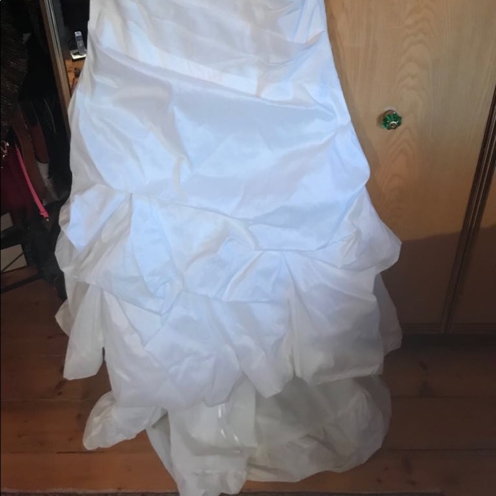 Brand New wedding dress - Picture 6 of 8